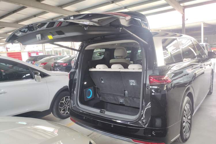 Used BYD Xia 2025 DM-i 1.5T 180km Excellence Model Trunk