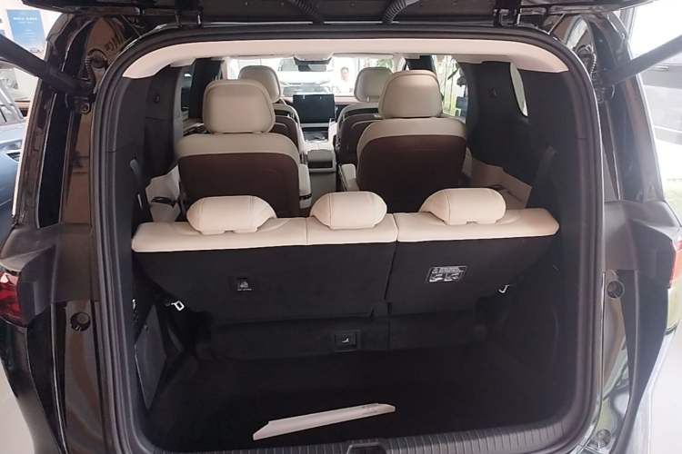 Used BYD Xia 2025 DM-i 1.5T 180km Excellence Model Trunk