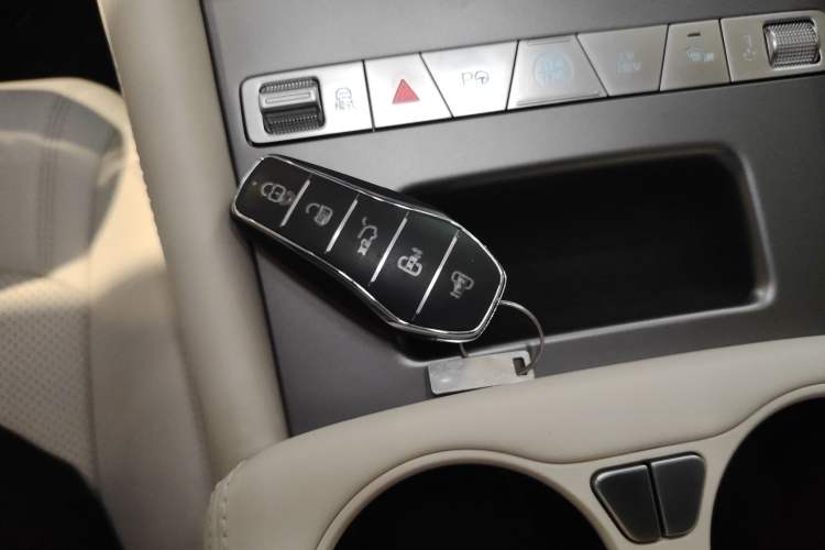 Used BYD Xia 2025 DM-i 1.5T 180km Excellence Model Vehicle Key