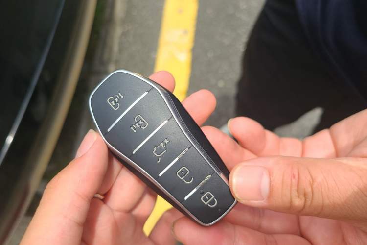 Used BYD Xia 2025 DM-i 1.5T 180km Beyond Edition Vehicle Key