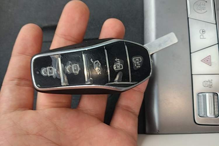 Used BYD Xia 2025 DM-i 1.5T 180km Beyond Edition Vehicle Key