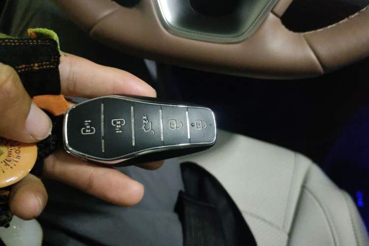 Used BYD Xia 2025 DM-i 1.5T 180km Excellence Model Vehicle Key