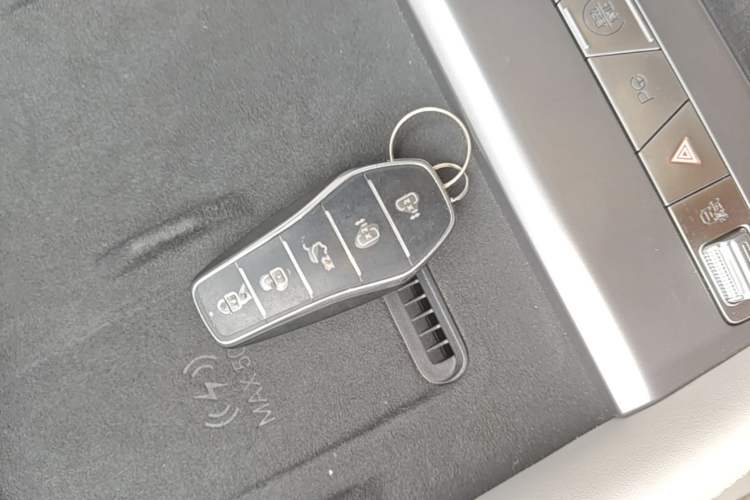 Used BYD Xia 2025 DM-i 1.5T 180km Beyond Edition Vehicle Key