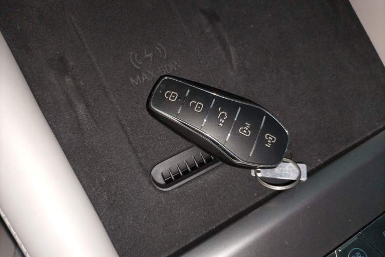 Used BYD Xia 2025 DM-i 1.5T 180km Beyond Edition Vehicle Key