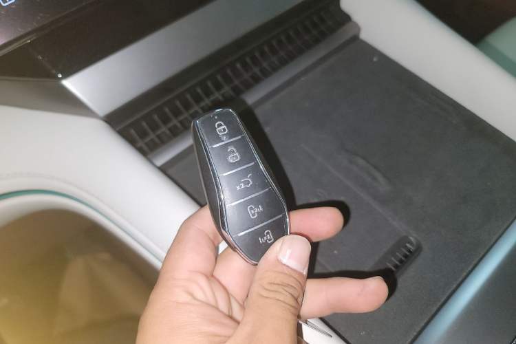 Used BYD Xia 2025 DM-i 1.5T 180km Beyond Edition Vehicle Key