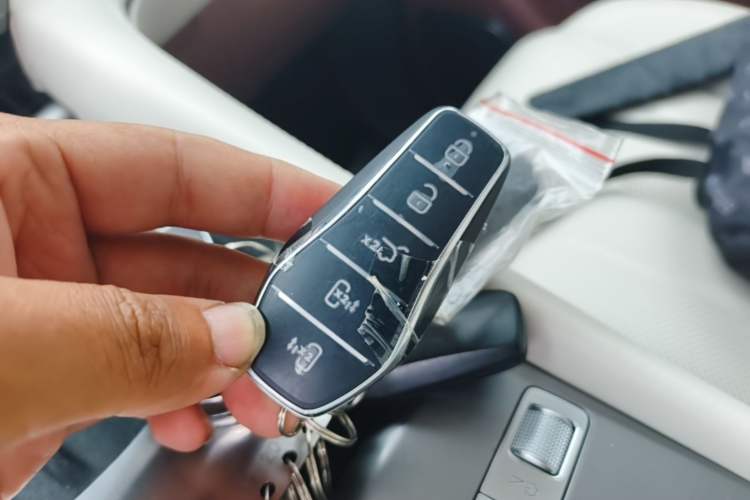 Used BYD Xia 2025 DM-i 1.5T 180km Beyond Edition Vehicle Key