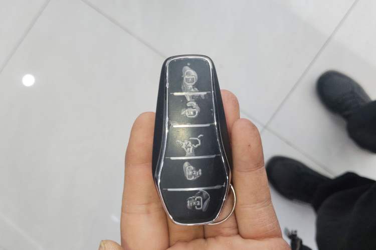 Used BYD Xia 2025 DM-i 1.5T 180km Excellence Model Vehicle Key