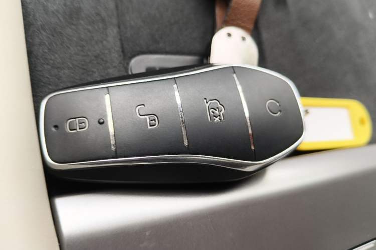 Used BYD Xia 2025 DM-i 1.5T 180km Excellence Model Vehicle Key