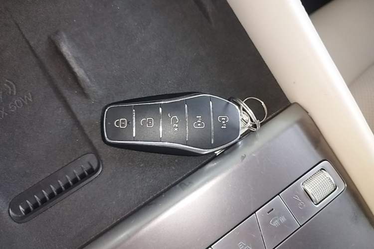 Used BYD Xia 2025 DM-i 1.5T 180km Excellence Model Vehicle Key