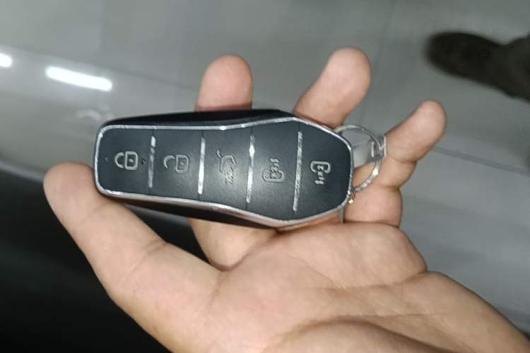 Used BYD Xia 2025 DM-i 1.5T 180km Excellence Model Vehicle Key