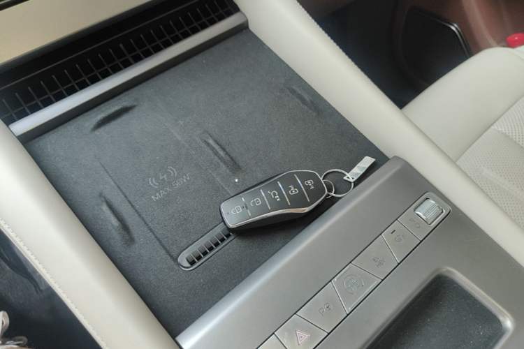 Used BYD Xia 2025 DM-i 1.5T 180km Excellence Model Vehicle Key