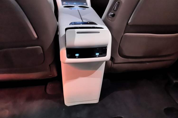 Used BYD Xia 2025 DM-i 1.5T 180km Excellence Model Audio And AC Panel