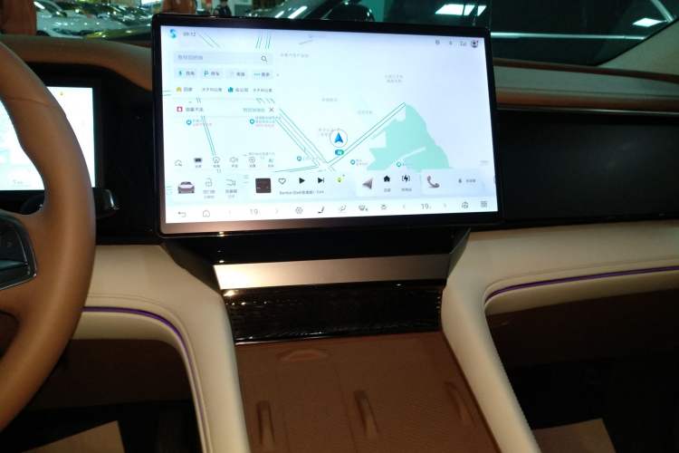 Used BYD Xia 2025 DM-i 1.5T 180km Excellence Model Audio And AC Panel