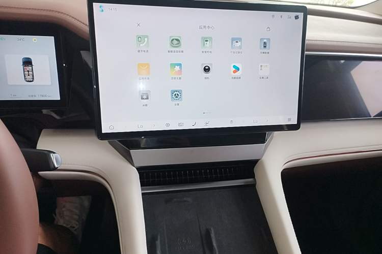 Used BYD Xia 2025 DM-i 1.5T 180km Excellence Model Audio And AC Panel