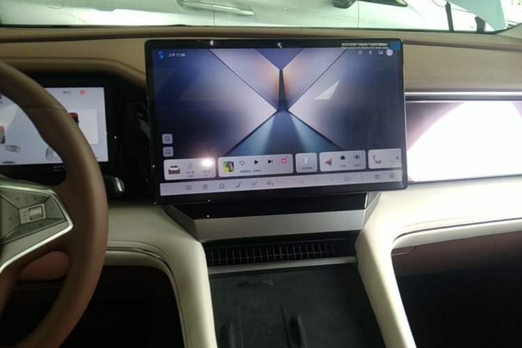 Used BYD Xia 2025 DM-i 1.5T 180km Excellence Model Audio And AC Panel