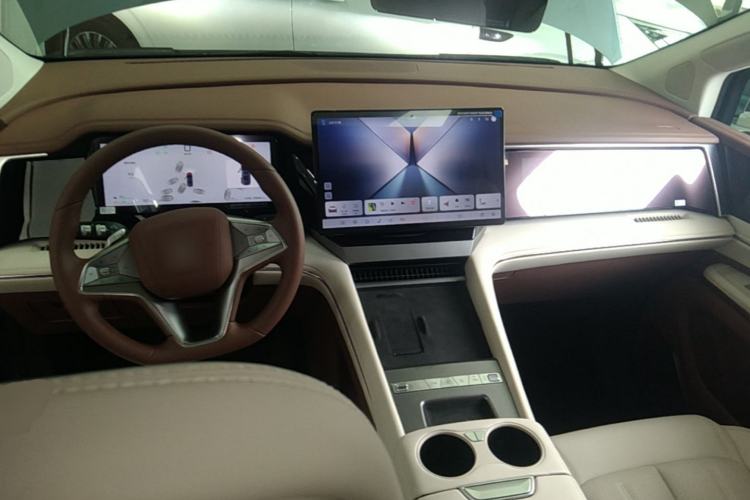 Used BYD Xia 2025 DM-i 1.5T 180km Excellence Model Center Console