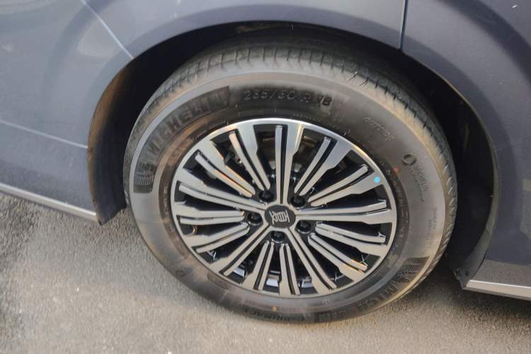 Used BYD Xia 2025 DM-i 1.5T 180km Beyond Edition Exterior 8