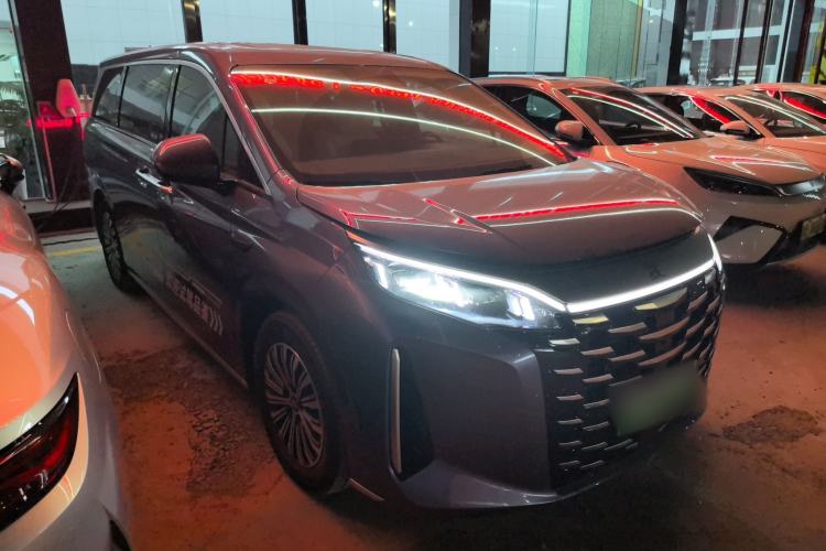 Used BYD Xia 2025 DM-i 1.5T 180km Excellence Model Front Right 45 Deg