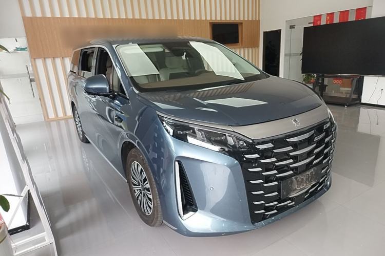 Used BYD Xia 2025 DM-i 1.5T 180km Excellence Model Front Right 45 Deg