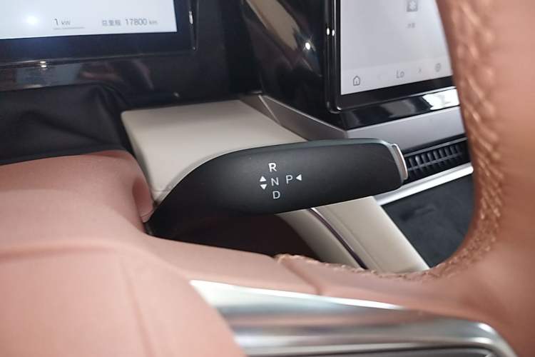 Used BYD Xia 2025 DM-i 1.5T 180km Excellence Model Gear Lever