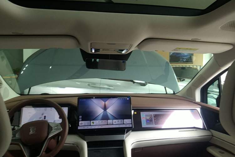 Used BYD Xia 2025 DM-i 1.5T 180km Excellence Model Headliner