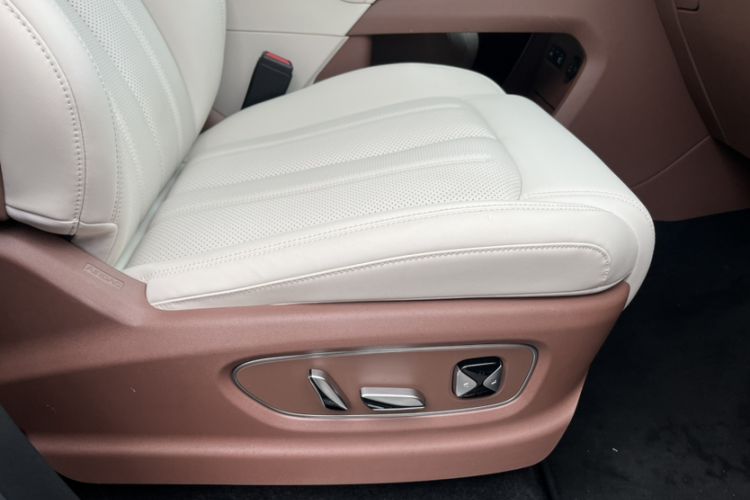 Used BYD Xia 2025 DM-i 1.5T 180km Excellence Model Interior 10