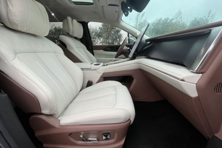 Used BYD Xia 2025 DM-i 1.5T 180km Excellence Model Interior 11