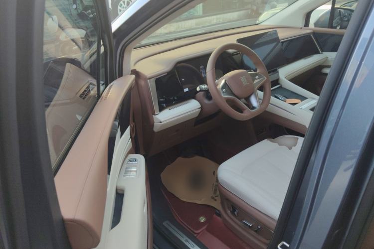 Used BYD Xia 2025 DM-i 1.5T 180km Beyond Edition Interior 3