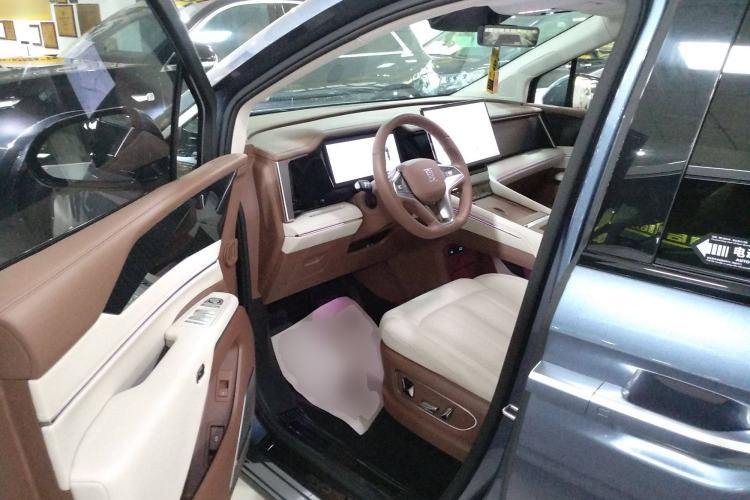 Used BYD Xia 2025 DM-i 1.5T 180km Excellence Model Interior 3