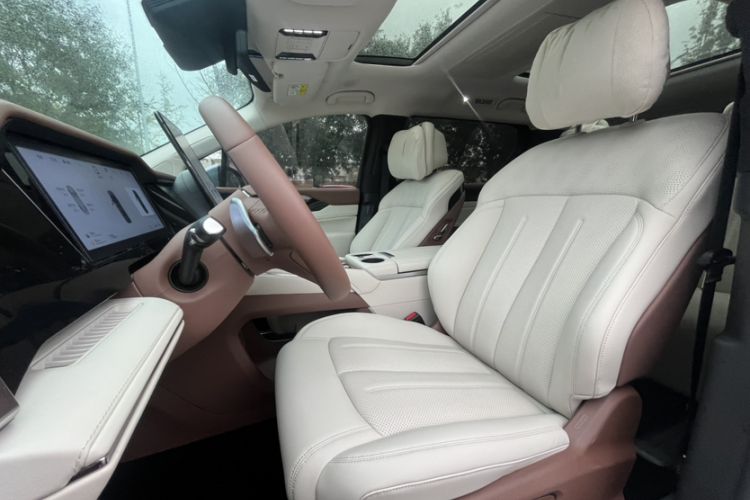 Used BYD Xia 2025 DM-i 1.5T 180km Excellence Model Interior 5