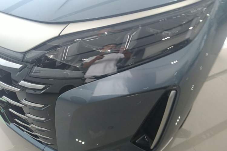 Used BYD Xia 2025 DM-i 1.5T 180km Excellence Model Left Front Headlight