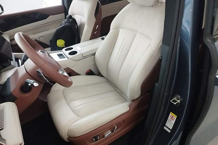 Used BYD Xia 2025 DM-i 1.5T 180km Excellence Model Left Front Seat