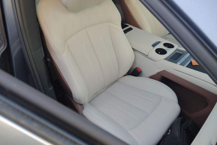 Used BYD Xia 2025 DM-i 1.5T 180km Beyond Edition Right Front Seat