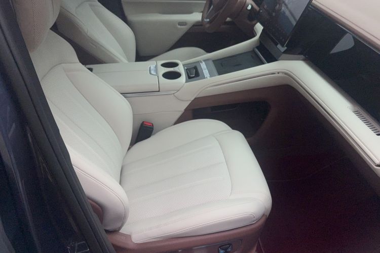 Used BYD Xia 2025 DM-i 1.5T 180km Beyond Edition Right Front Seat