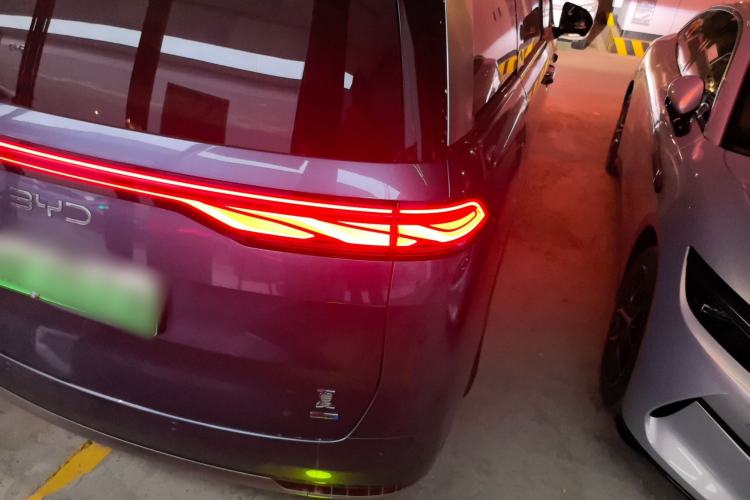 Used BYD Xia 2025 DM-i 1.5T 180km Excellence Model Right Rear Taillight