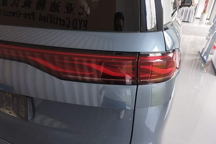 Used BYD Xia 2025 DM-i 1.5T 180km Excellence Model Right Rear Taillight
