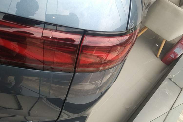 Used BYD Xia 2025 DM-i 1.5T 180km Excellence Model Right Rear Taillight