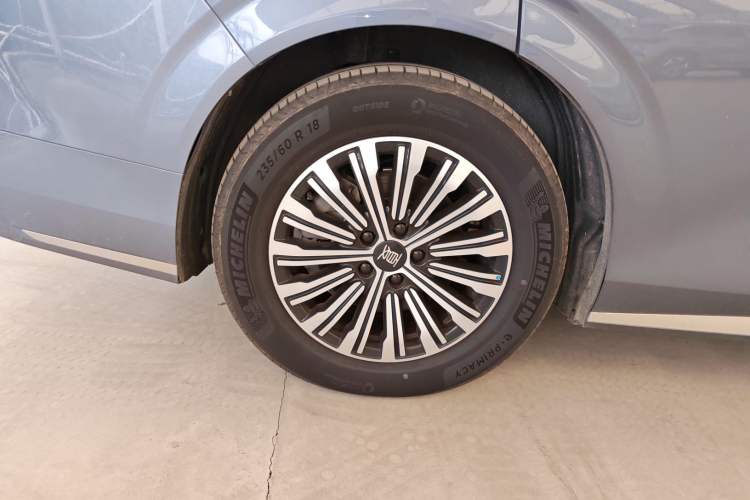 Used BYD Xia 2025 DM-i 1.5T 180km Excellence Model Right Rear Wheel Hub