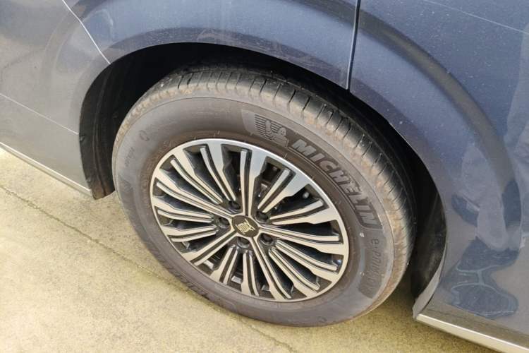 Used BYD Xia 2025 DM-i 1.5T 180km Beyond Edition Right Rear Wheel Hub
