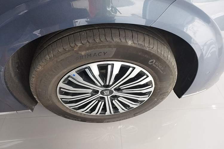 Used BYD Xia 2025 DM-i 1.5T 180km Excellence Model Right Rear Wheel Hub
