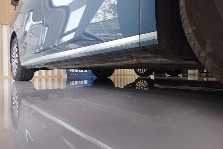 Used BYD Xia 2025 DM-i 1.5T 180km Excellence Model Right Side Sill