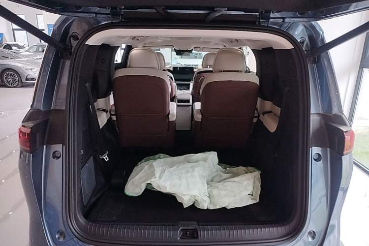 Used BYD Xia 2025 DM-i 1.5T 180km Excellence Model Trunk
