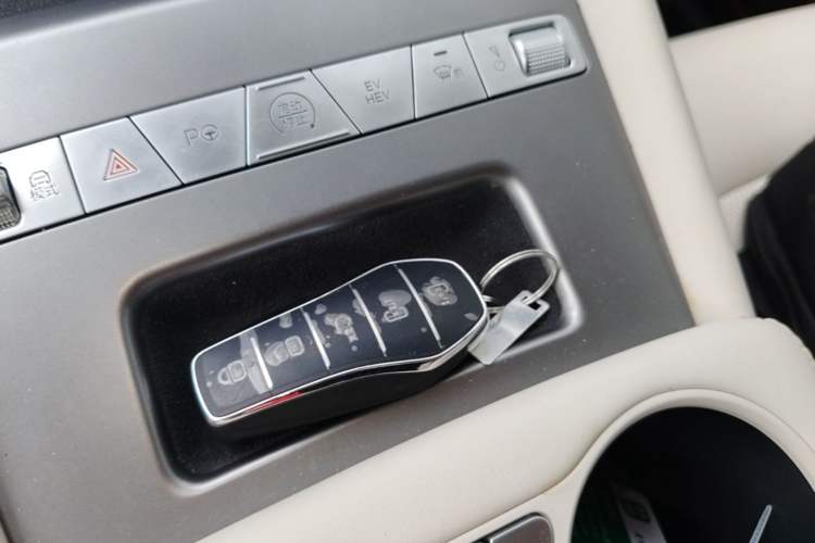 Used BYD Xia 2025 DM-i 1.5T 180km Beyond Edition Vehicle Key