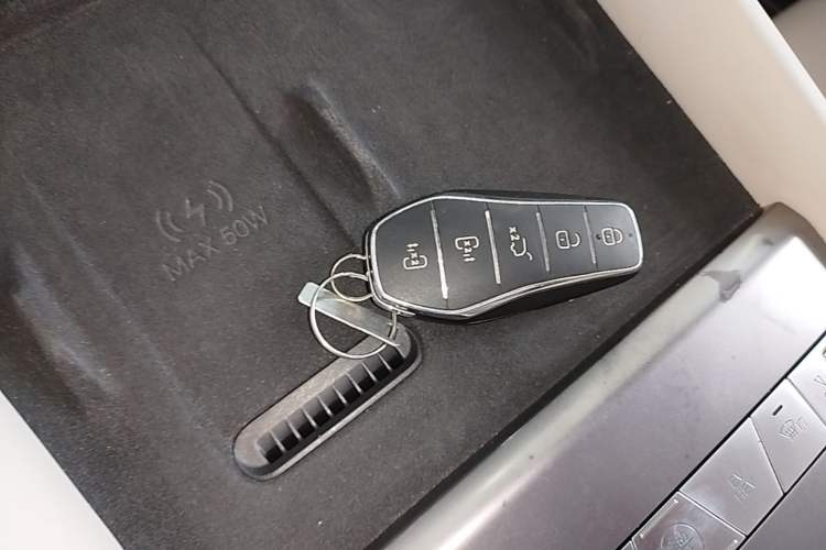 Used BYD Xia 2025 DM-i 1.5T 180km Excellence Model Vehicle Key