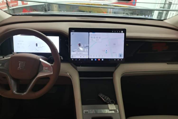 Used BYD Xia 2025 DM-i 1.5T 180km Excellence Model Audio And AC Panel