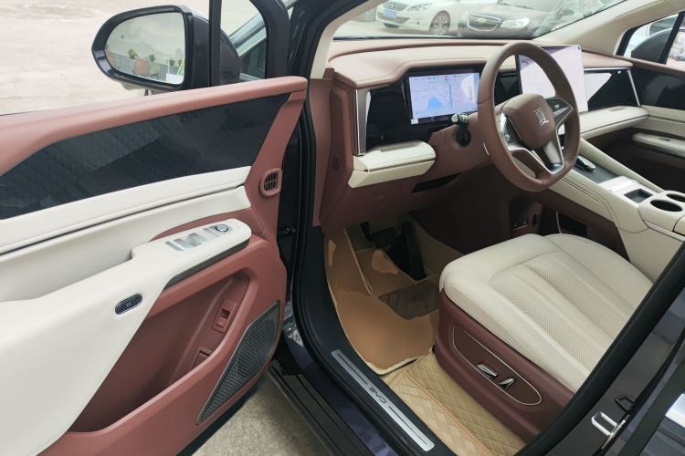 Used BYD Xia 2025 DM-i 1.5T 100km Leading Model Interior 3