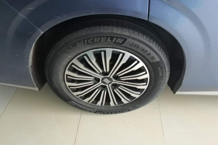 Used BYD Xia 2025 DM-i 1.5T 180km Excellence Model Right Rear Wheel Hub