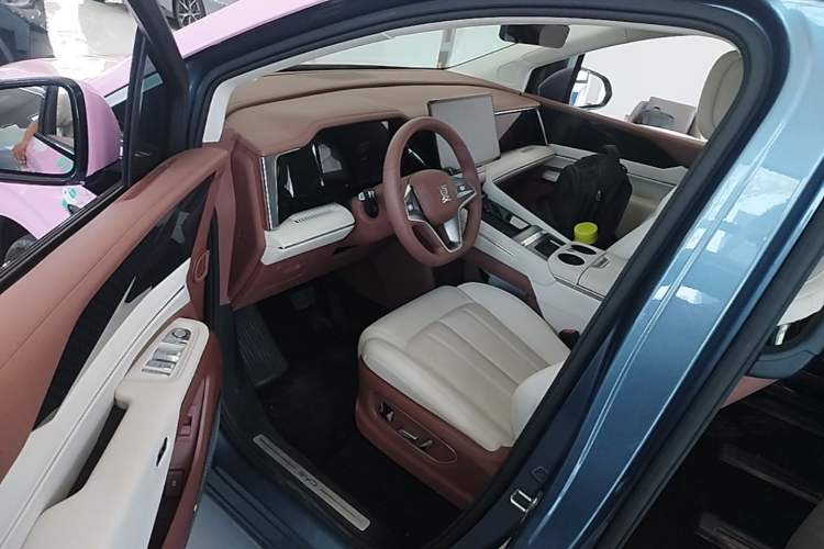 Used BYD Xia 2025 DM-i 1.5T 180km Excellence Model Driver Seat