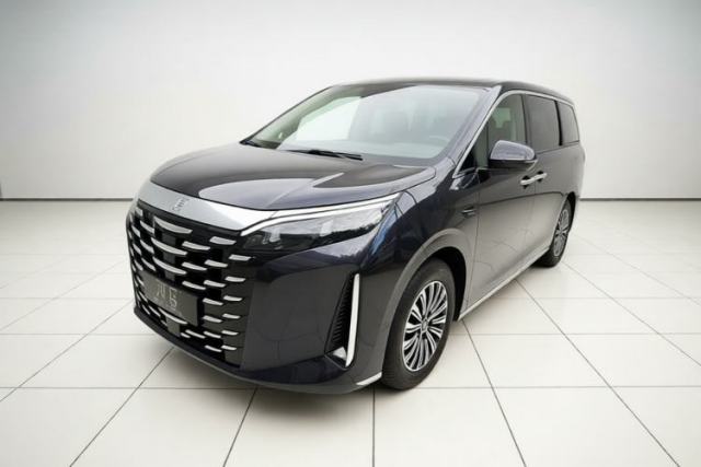 Ojetý BYD Xia 2025 DM-i 1.5T 180km Excellence Model