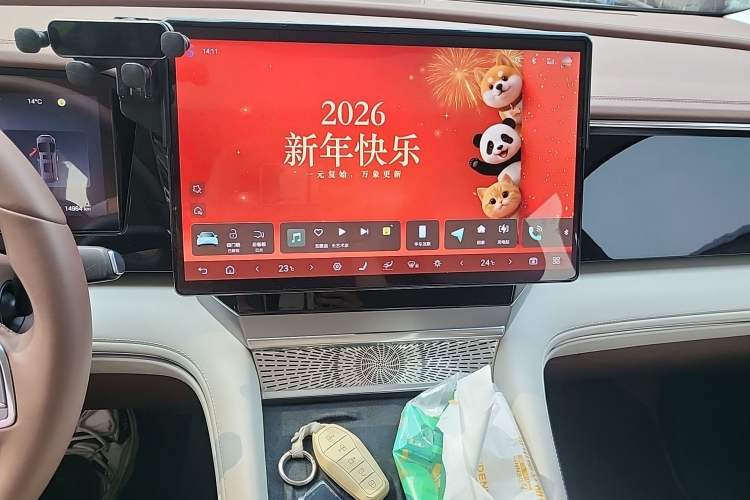 Used BYD Xia 2025 DM-i 1.5T 180km Beyond Edition Audio And AC Panel